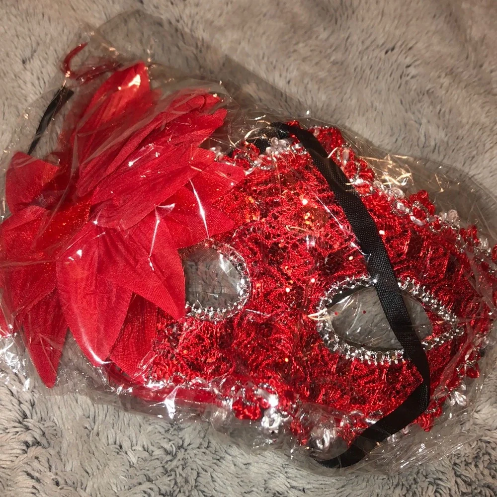 🧟‍♀️Red GOTHIC MASQUERADE EYE MASK *NWT*🧟‍…